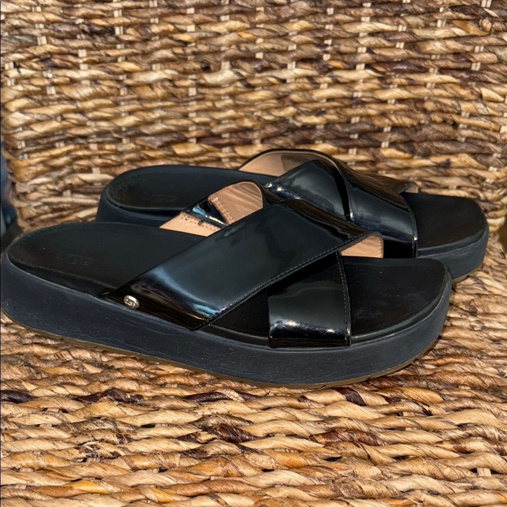 Ugg Emily Black Patent Leather Cushioned Slide Sandals Size 9